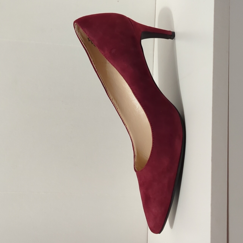 Nine West Erika 9XO Size 8M Color: Wine